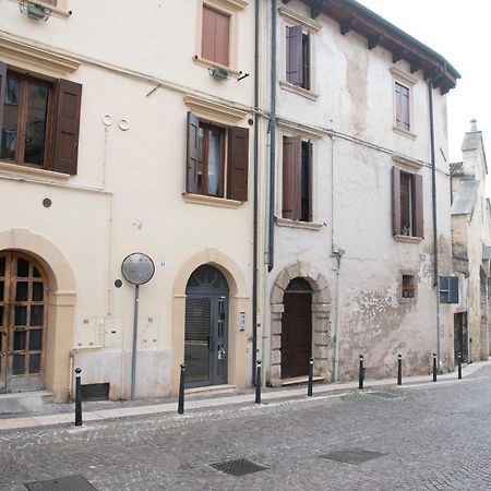 Ai Piedi Del Castello / 4Pl / Apt. Full Βερόνα Εξωτερικό φωτογραφία